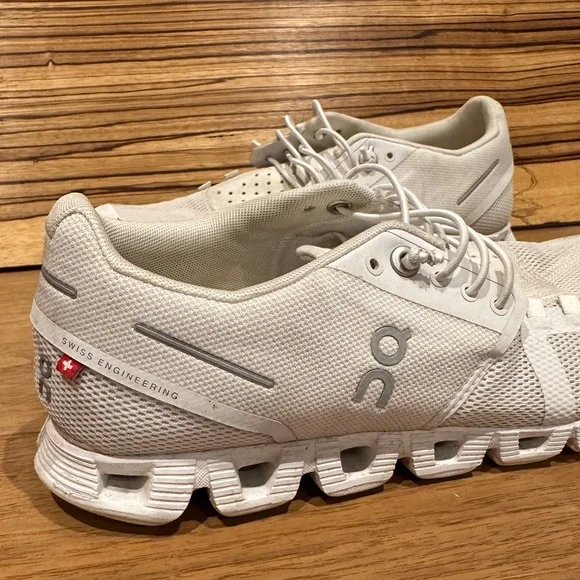 On Running Cloud Sneaker size 6.5